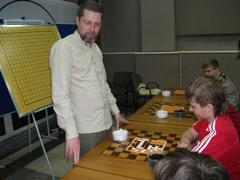 Igor Grishin at the meeting with the children from Go section