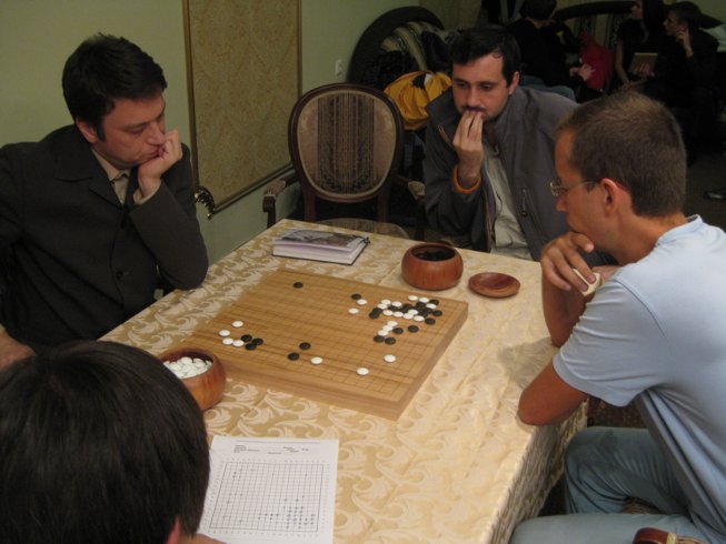 Russian Go champion Ruslan Dmitriev gave a teaching game