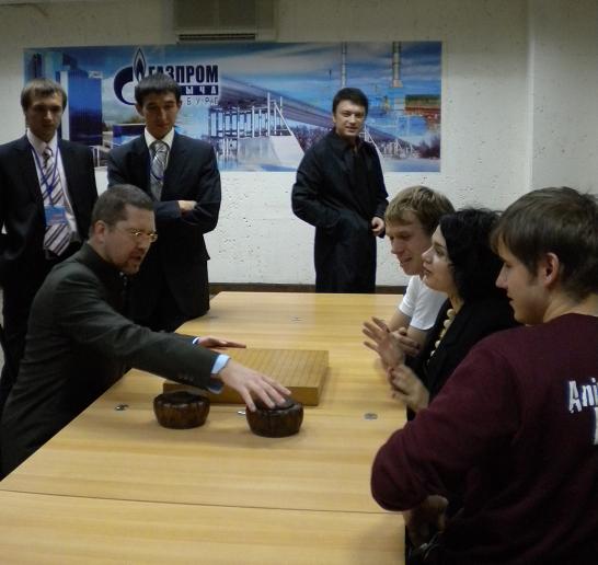 Young politicians plays Go in Orenburg 